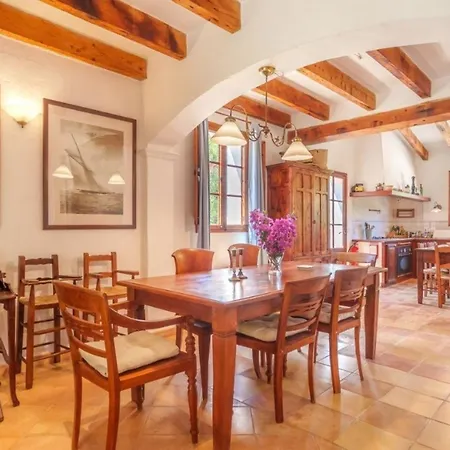 Luxurioeses Mit Pool Fuer 12 Personen, Nur 3 Km Von Und Dem Entfernt Holiday home *