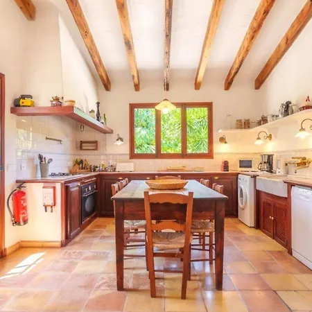 Holiday home Luxurioeses Mit Pool Fuer 12 Personen, Nur 3 Km Von Und Dem Entfernt Pollenca