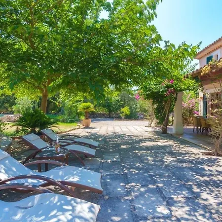 Luxurioeses Mit Pool Fuer 12 Personen, Nur 3 Km Von Und Dem Entfernt Hébergement de vacances