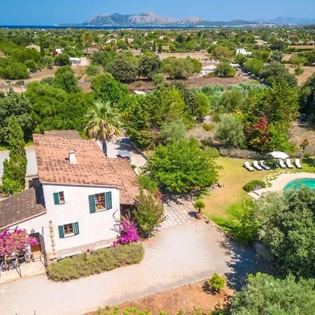 Hébergement de vacances Luxurioeses Mit Pool Fuer 12 Personen, Nur 3 Km Von Und Dem Entfernt *