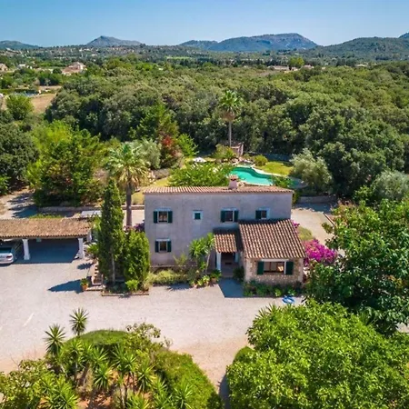 Holiday home Luxurioeses Mit Pool Fuer 12 Personen, Nur 3 Km Von Und Dem Entfernt *